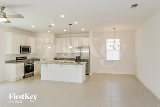 1570 Isleta Lp in Kissimmee, FL - Building Photo - Building Photo