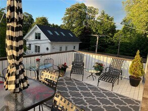 62 Dixon St in Newport, RI - Building Photo - Building Photo
