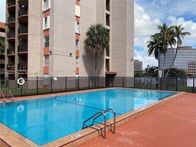 5201 NW 7th St in Miami, FL - Building Photo - Building Photo