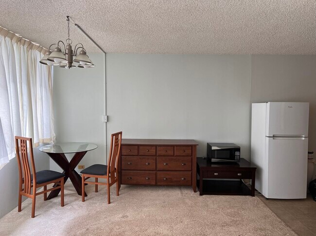 1560 Kanunu St in Honolulu, HI - Building Photo - Building Photo
