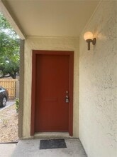 4809 S Mound Ave, Unit 101 in Tampa, FL - Building Photo - Building Photo