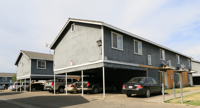 1240 I St in Sanger, CA - Foto de edificio - Building Photo