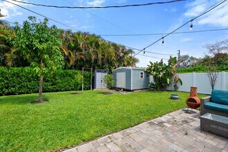 911 W Hawie St in Jupiter, FL - Foto de edificio - Building Photo