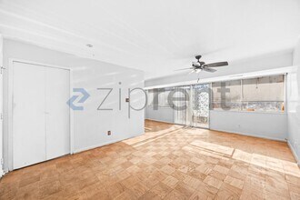 5851 Quantrell Ave in Alexandria, VA - Foto de edificio - Building Photo