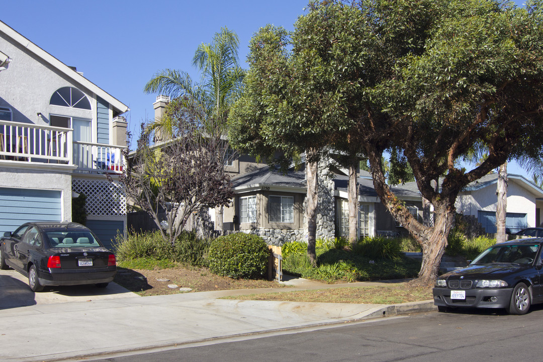 1150-1156 Thomas Ave in San Diego, CA - Building Photo