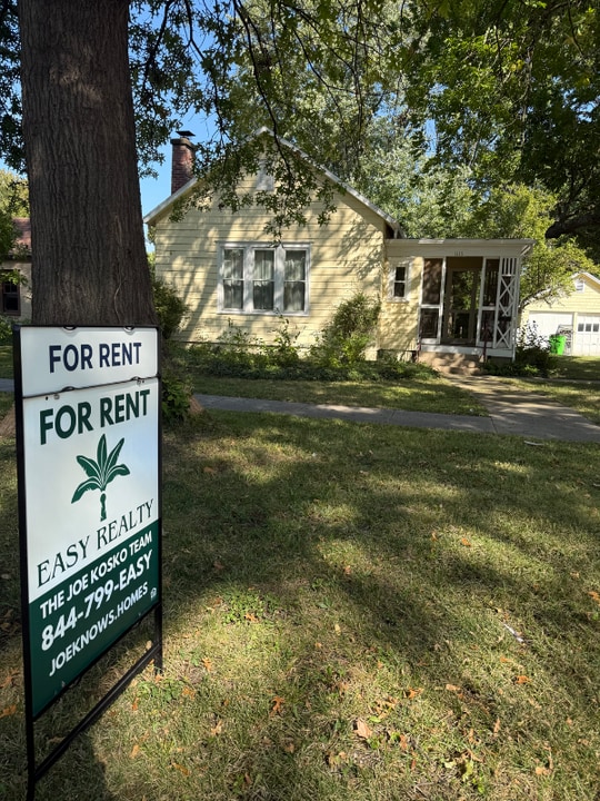 1115 S Cedar St in Ottawa, KS - Building Photo