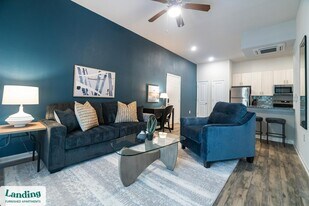 655 W Mallard Creek Church Rd in Charlotte, NC - Building Photo