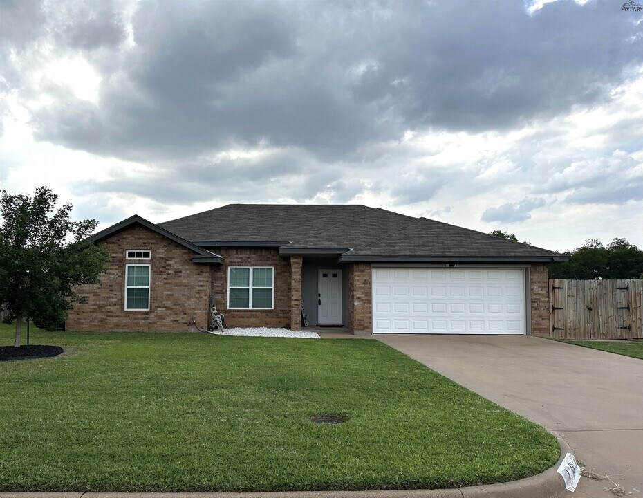 103 Garrett St in Burkburnett, TX - Building Photo