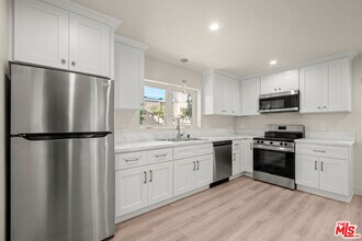 1509 Edris Dr in Los Angeles, CA - Foto de edificio - Building Photo