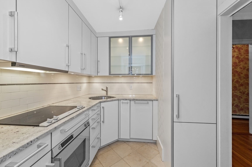 57 Mount Vernon St, Unit 3 in Boston, MA - Building Photo