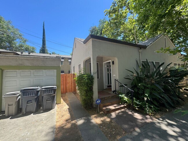 2401 F St in Sacramento, CA - Building Photo - Building Photo