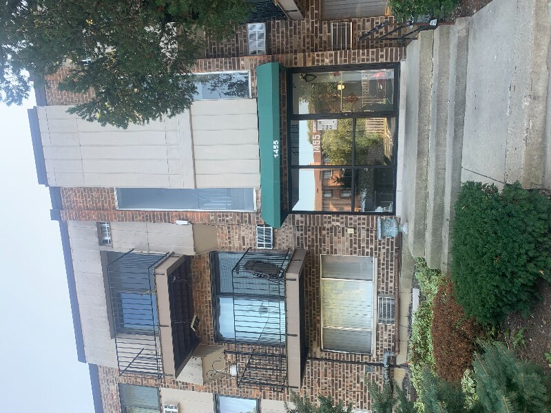 1455 N Winslowe Dr in Palatine, IL - Foto de edificio