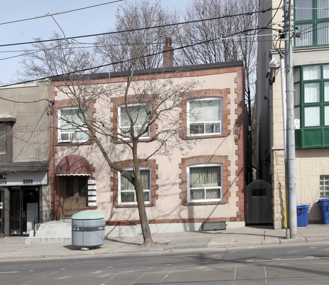 2360 Queen St E in Toronto, ON - Building Photo - Primary Photo