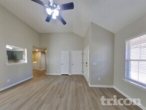 1956 Port James Cir in Nashville, TN - Foto de edificio - Building Photo