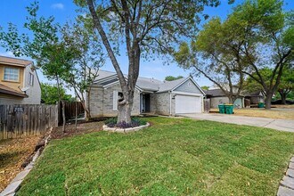 713 Meadow Top in Converse, TX - Building Photo - Building Photo