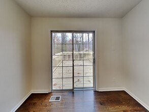 6028 Woodcreek Dr in Woodstock, GA - Building Photo - Building Photo