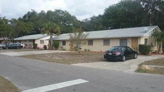 6342 Lambert Ln in New Port Richey, FL - Building Photo
