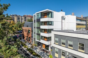 BB House in Seattle, WA - Building Photo