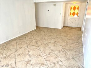 2198 Capistrano Ave in Las Vegas, NV - Building Photo - Building Photo