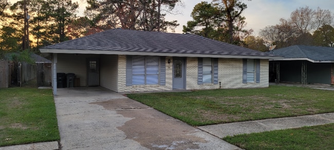 858 Fountainbleau Dr