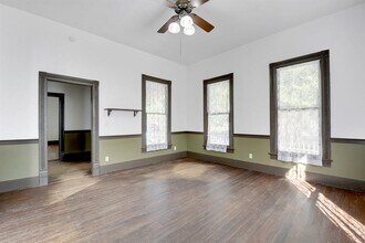 304 Olive St in Smithville, TX - Building Photo - Building Photo