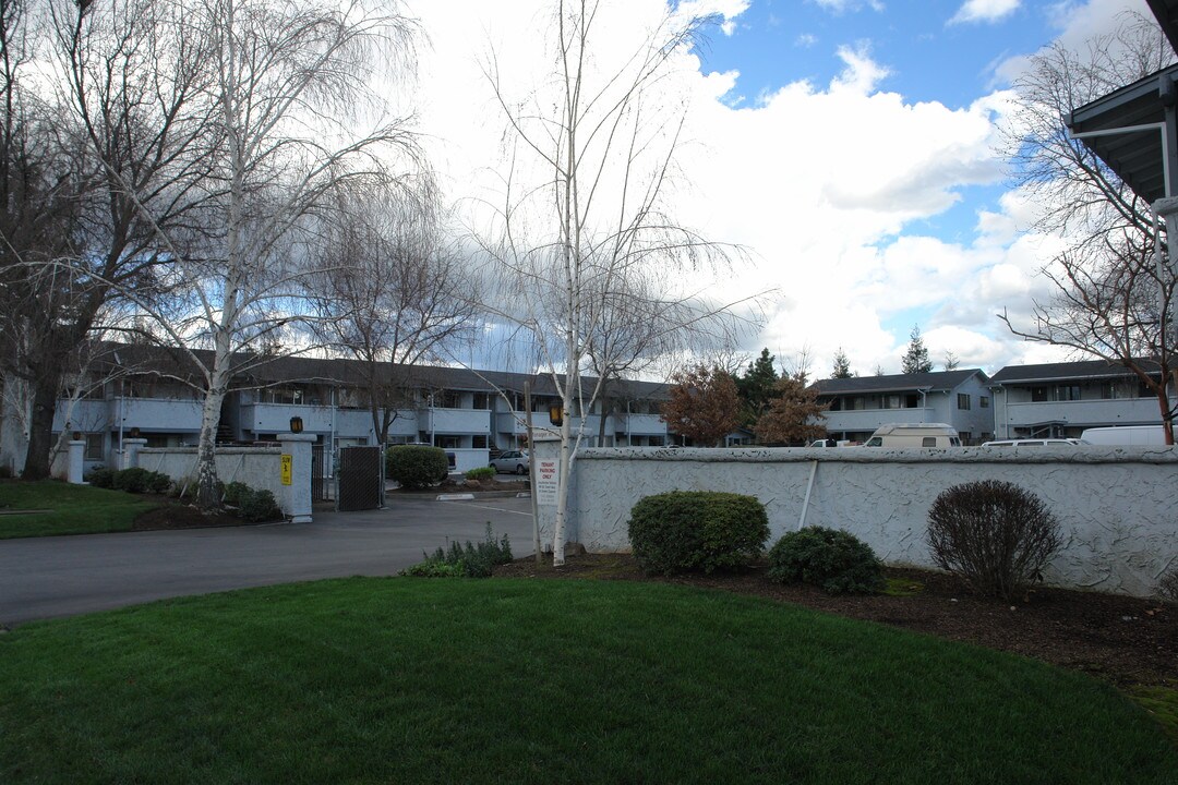 Eastwood Gardens in Chico, CA - Building Photo