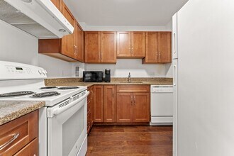 19 Winchester St, Unit 312 in Brookline, MA - Building Photo - Building Photo