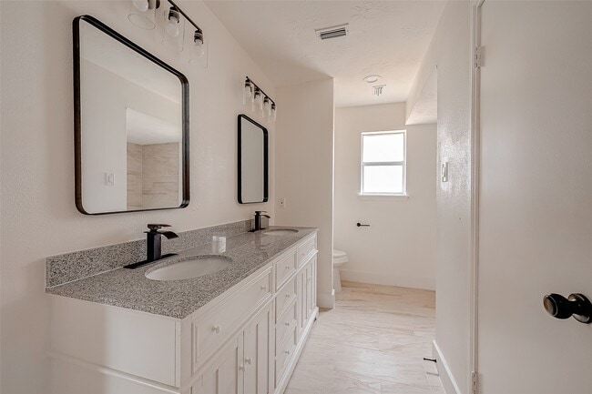 property at 934 Goldfinch Ave
