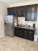 2304 Midnight Pearl Dr, Unit Apt B in Sarasota, FL - Building Photo