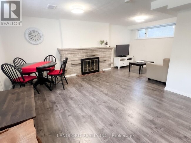 property at 7 Foxwarren Dr