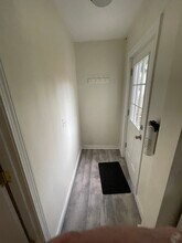 91 6th St, Unit Unit-2 in Dover, NH - Foto de edificio - Building Photo