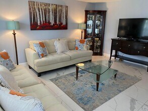 579 Normandy M in Delray Beach, FL - Foto de edificio - Building Photo