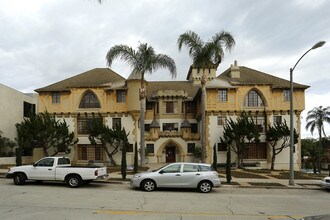 Gaytonia Apartments in Long Beach, CA - Building Photo - Building Photo