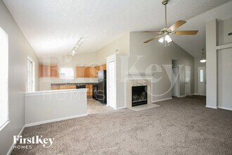 8407 Fort Sumter Dr in Indianapolis, IN - Foto de edificio - Building Photo