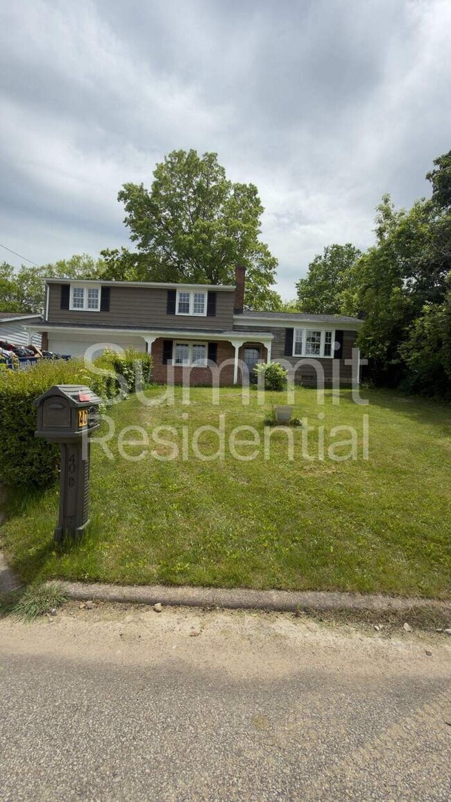 property at 40 Sunnyslope Dr