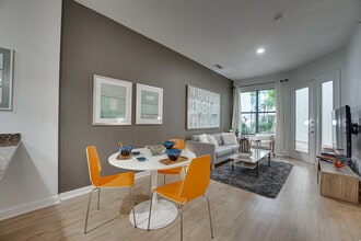 The Montrose in Dallas, TX - Foto de edificio - Building Photo