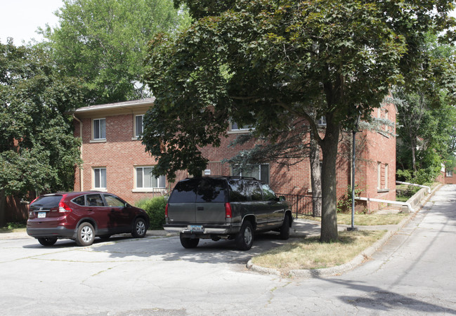 University Terrace Apartments in Des Moines, IA - Foto de edificio - Building Photo