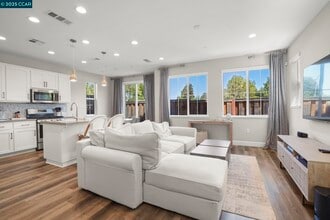 3893 Villa Vista Pl in Concord, CA - Building Photo - Building Photo