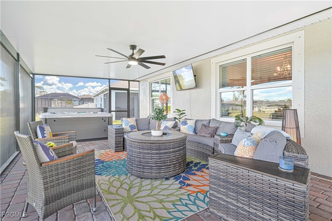 8908 Cascade Price Cir in North Fort Myers, FL - Building Photo