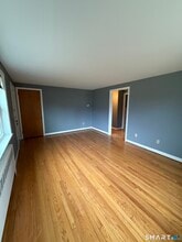 21 Hartford Ave in Newington, CT - Building Photo - Building Photo