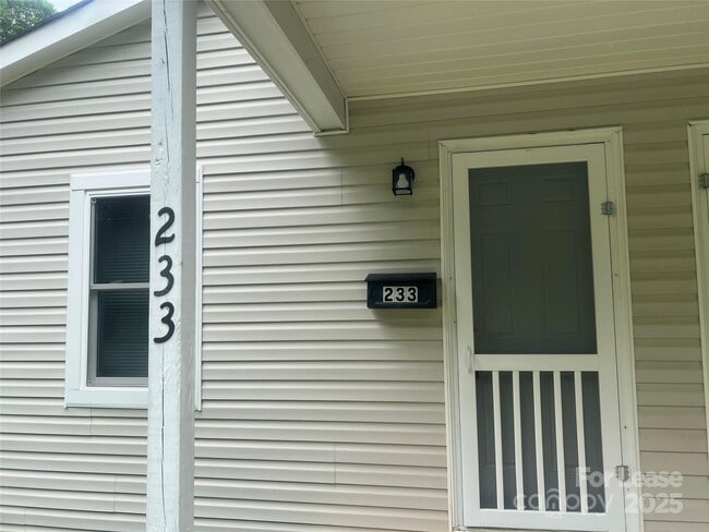233 Bell St in Mooresville, NC - Building Photo - Building Photo