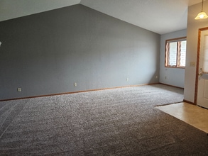 1523 Pohl Rd in Mankato, MN - Building Photo - Building Photo
