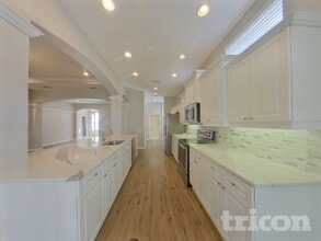 9614 Greenpointe Dr in Tampa, FL - Building Photo - Building Photo