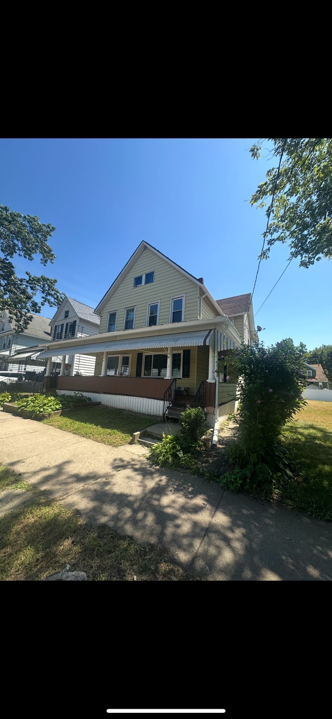 32 S Goodwin Ave