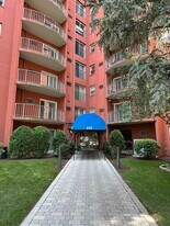 115 W Squantum St in Quincy, MA - Building Photo