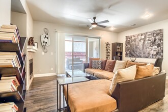 305 Inverness Way S in Englewood, CO - Building Photo - Building Photo