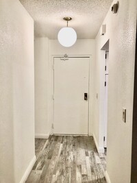 205 E Harmon Ave, Unit 114 in Las Vegas, NV - Building Photo - Building Photo