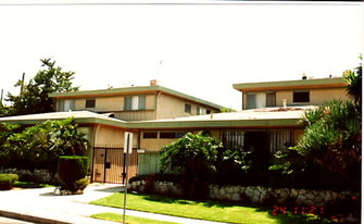 10400-10404 Crenshaw Blvd Apartments