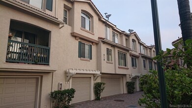 918 Camino De La Reina in San Diego, CA - Building Photo - Building Photo