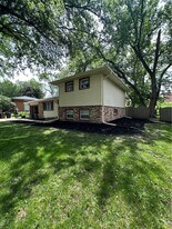 221 Wedgewood Dr in Lincoln, NE - Building Photo
